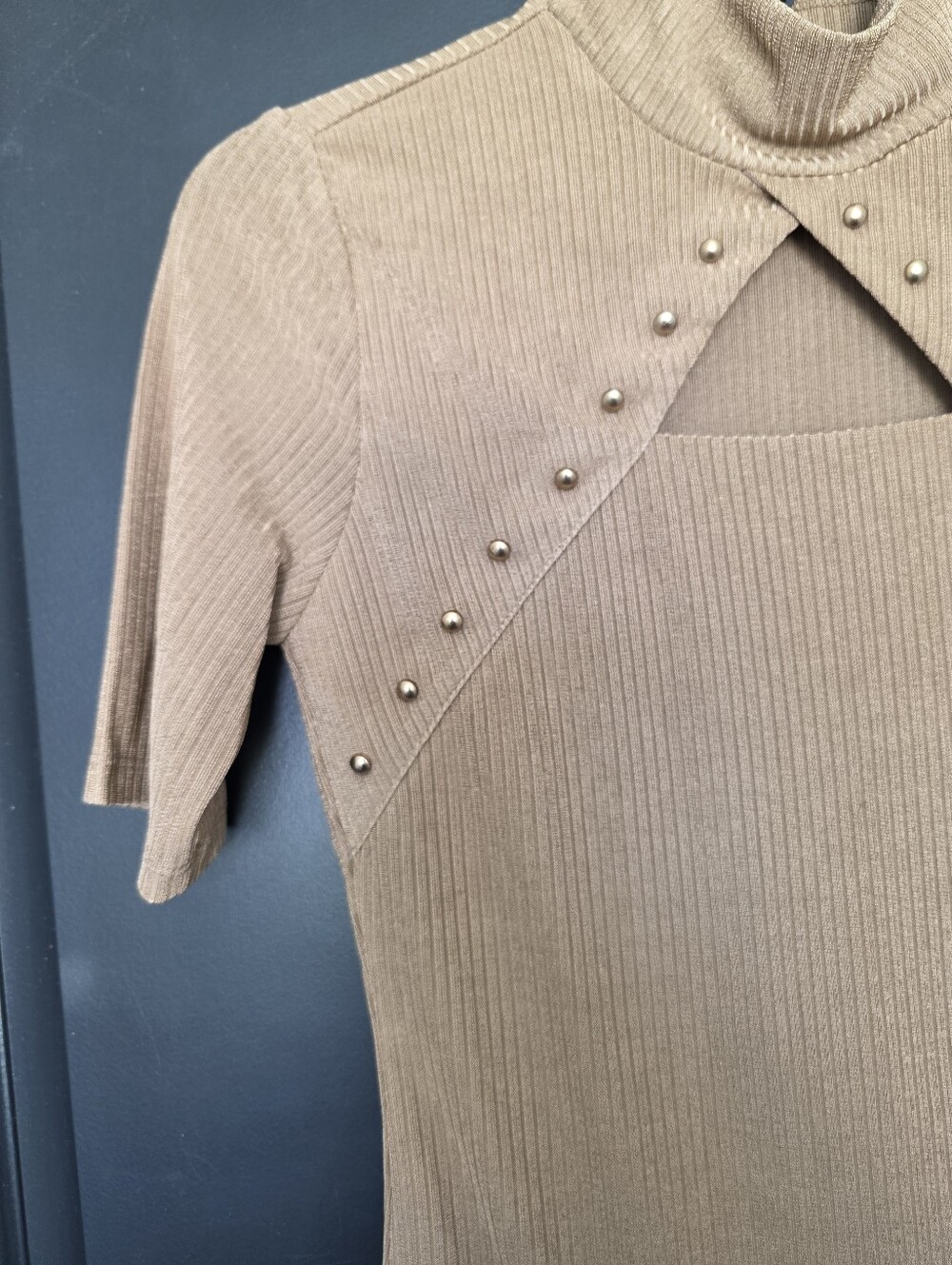 I.N.C. International Concepts Ribbed Cutout Mock Neck Studded Knit Top XS - Picture 4 of 9